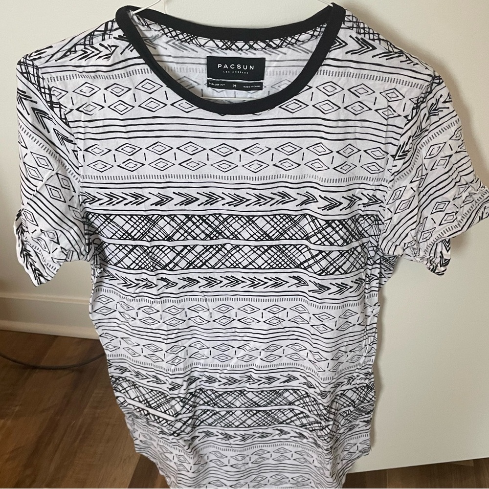 Black/White Scallop-Fit Pac Sun Tshirt
